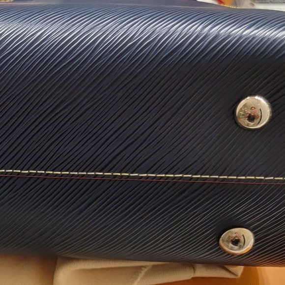 Louis Vuitton Epi Twist Tote - Picture 4 of 6
